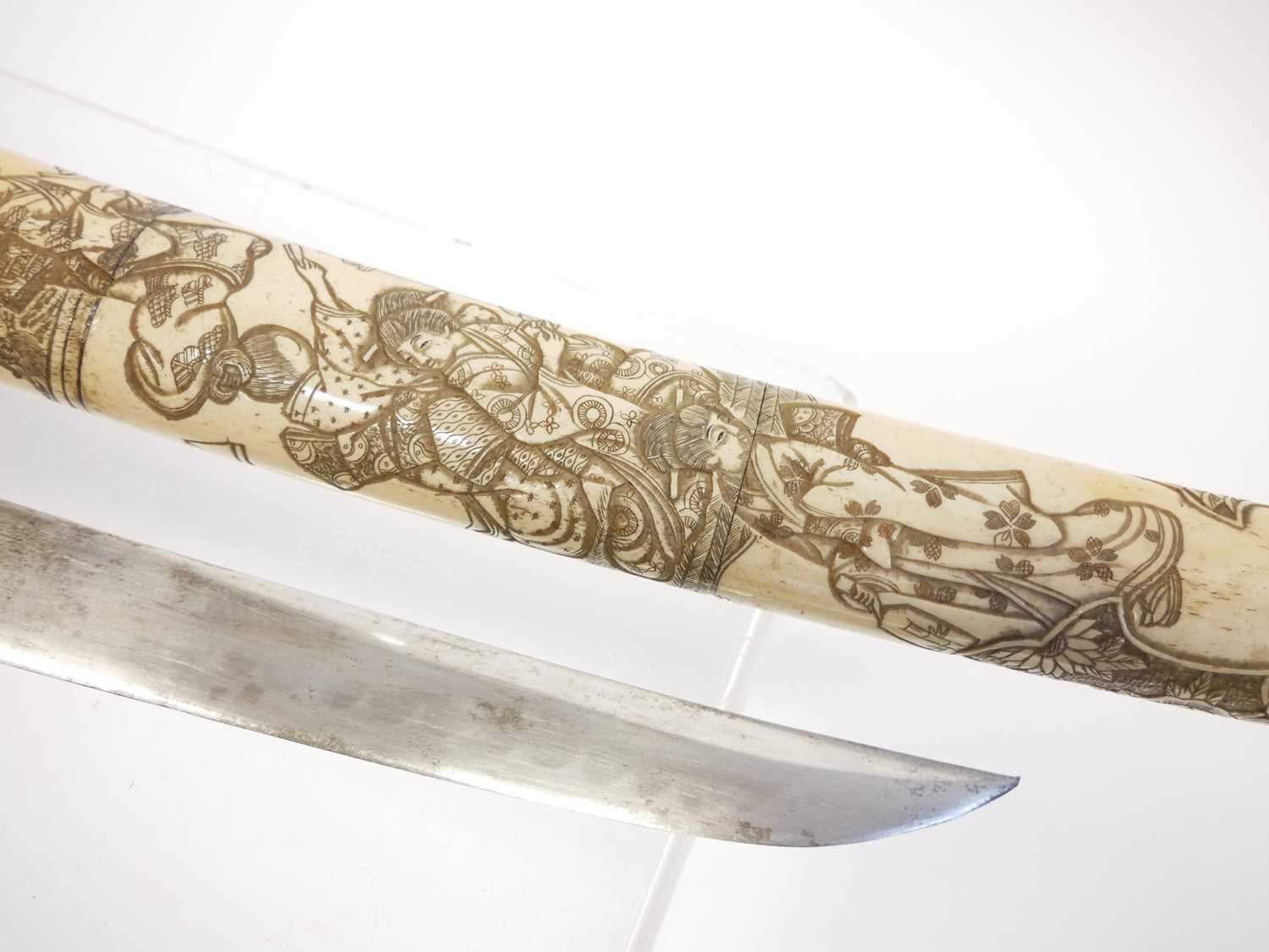 Japanese bone mounted tanto dagger, slightly curved 11inch cutting edge blade, the mounts carved and - Image 5 of 14