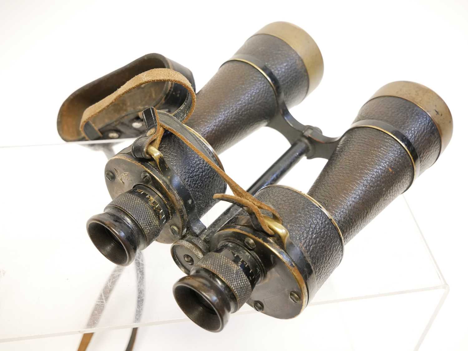 WWII German Leitz 10x50 binoculars, stamped D.F.10x50 Dienstglass, numbered 1115, H/600 to one side, - Image 17 of 20
