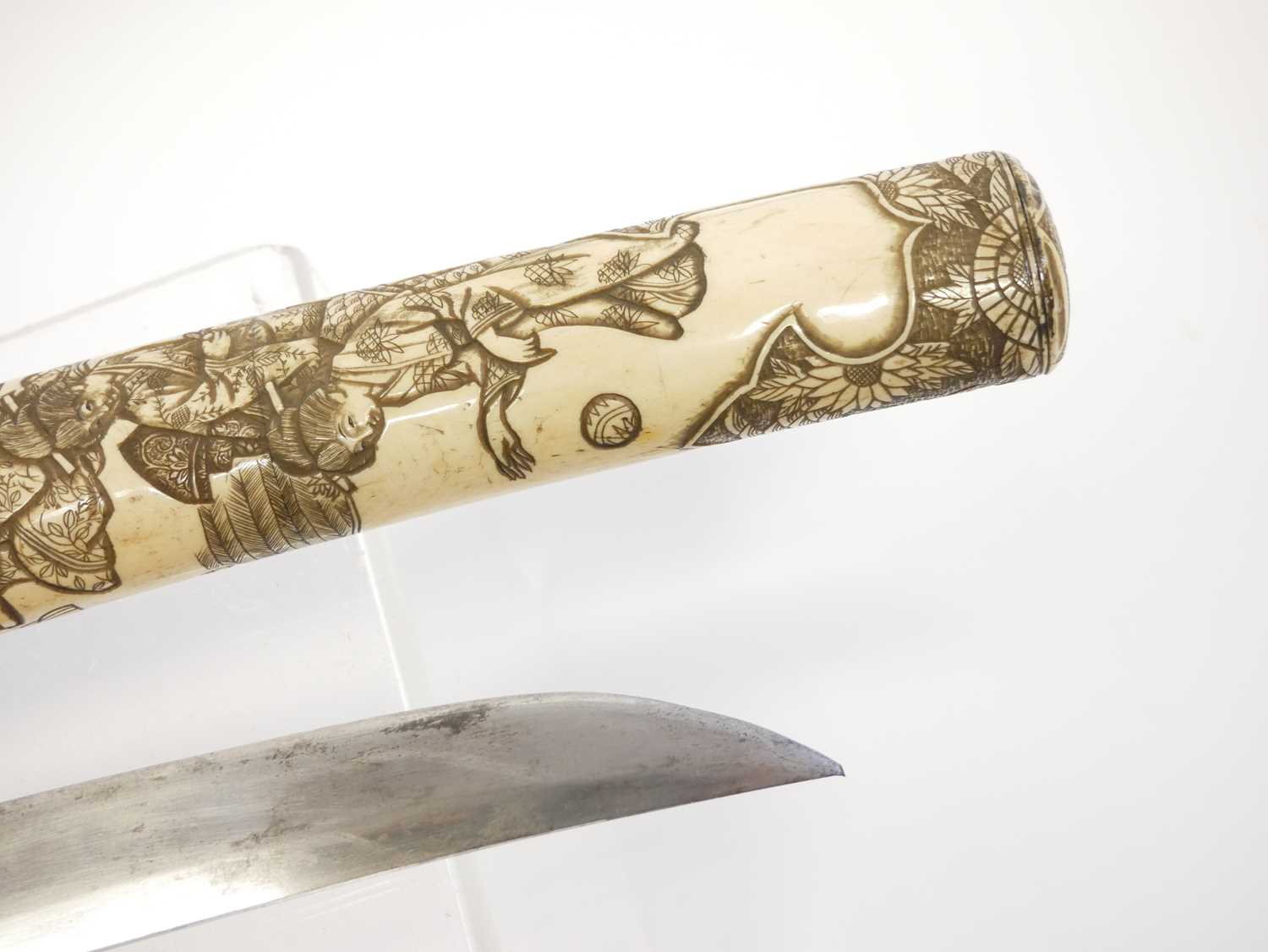 Japanese bone mounted tanto dagger, slightly curved 11inch cutting edge blade, the mounts carved and - Image 11 of 14