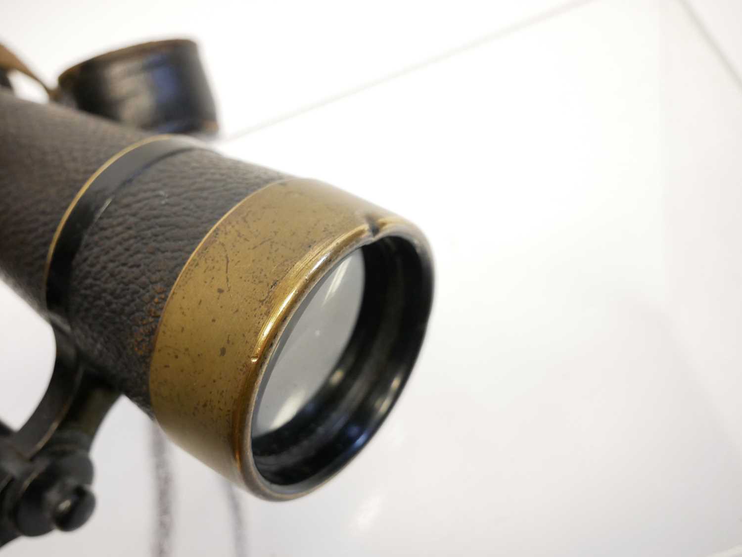 WWII German Leitz 10x50 binoculars, stamped D.F.10x50 Dienstglass, numbered 1115, H/600 to one side, - Image 18 of 20