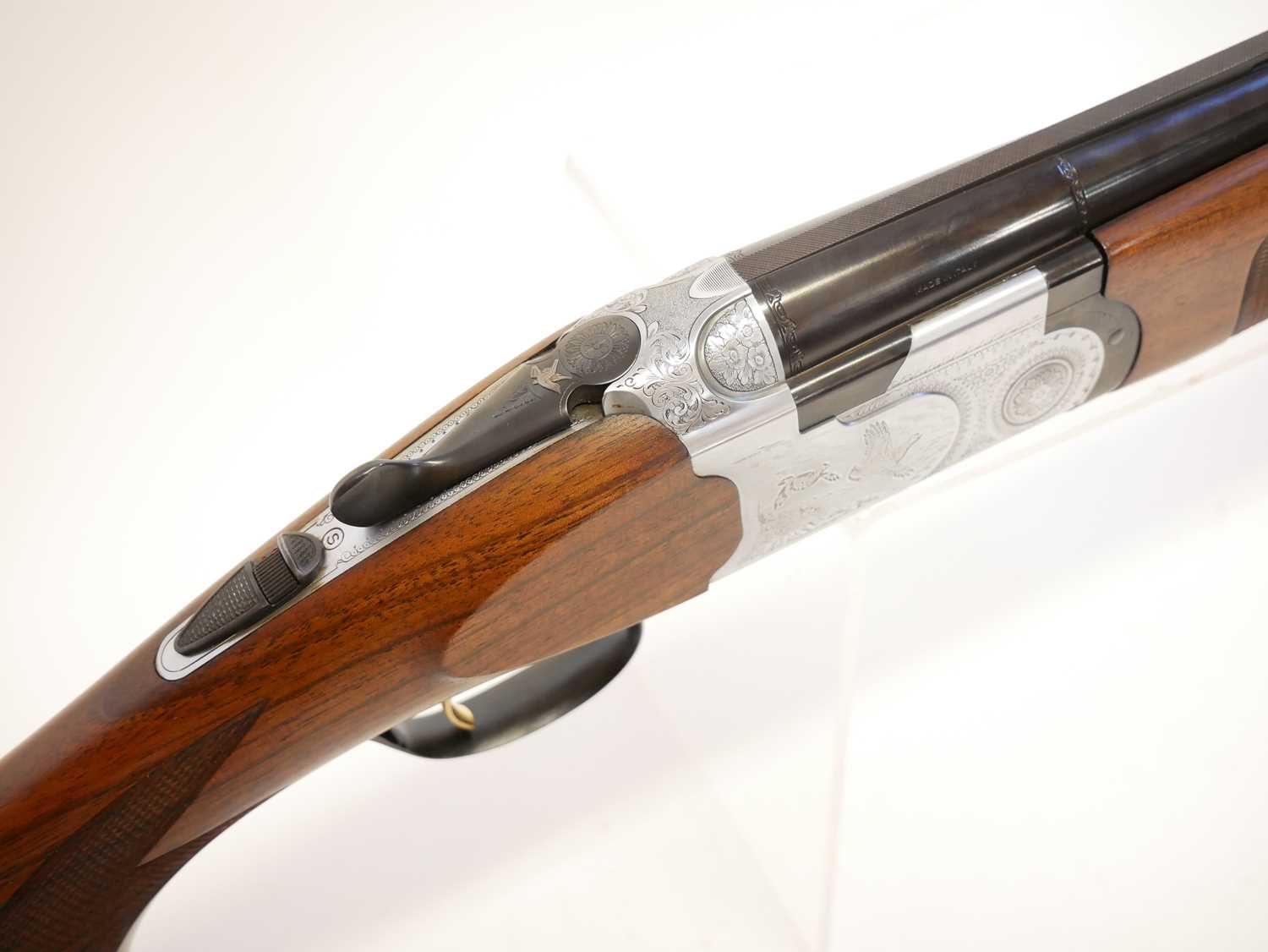 Beretta S687 12 bore over and under shotgun, serial number E82646B, 28inch barrels with three - Image 5 of 15