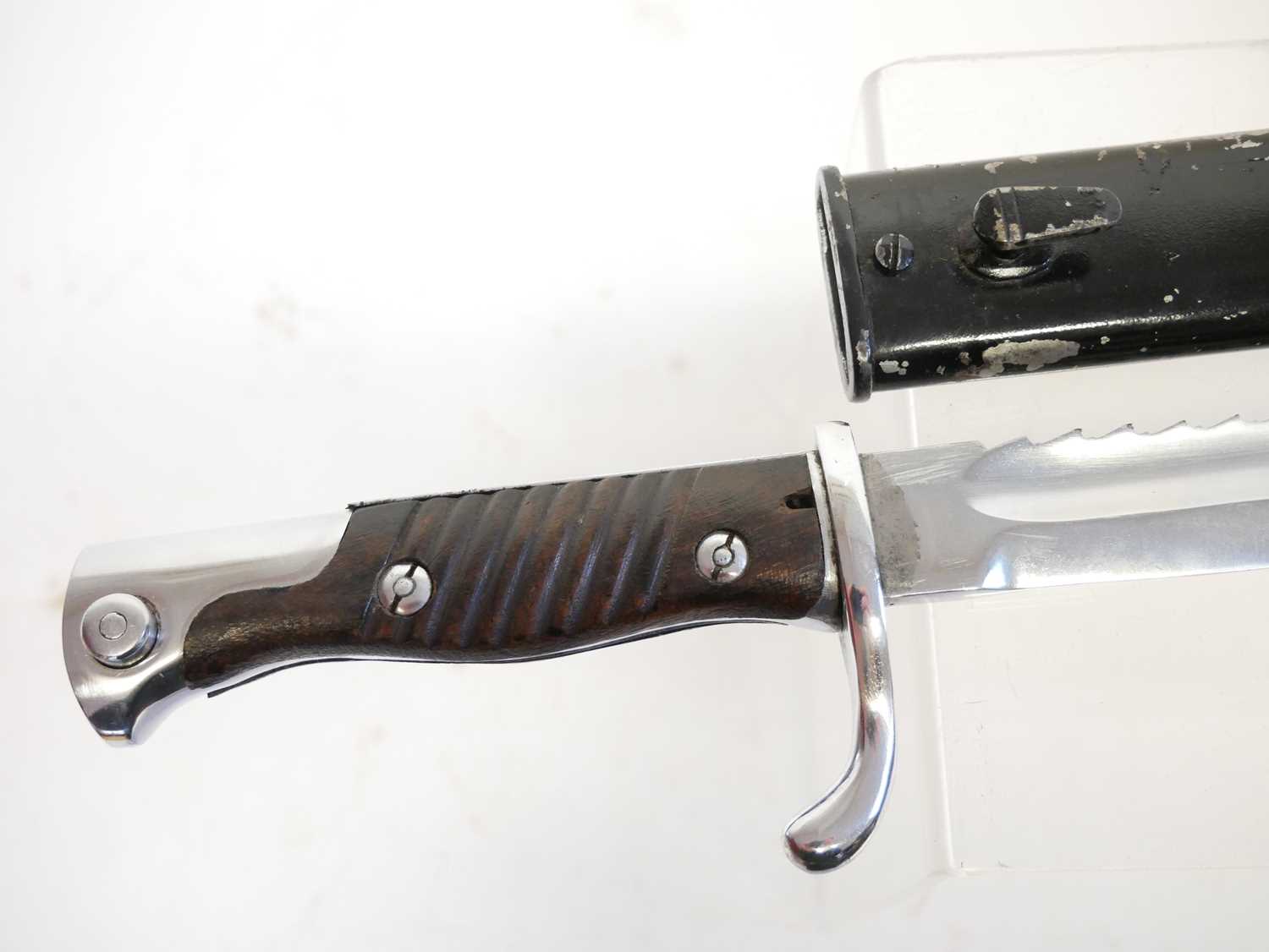 German WWI S.98/05 sawback butchers bayonet and scabbard, the ricasso stamped with makers mark - Image 3 of 9