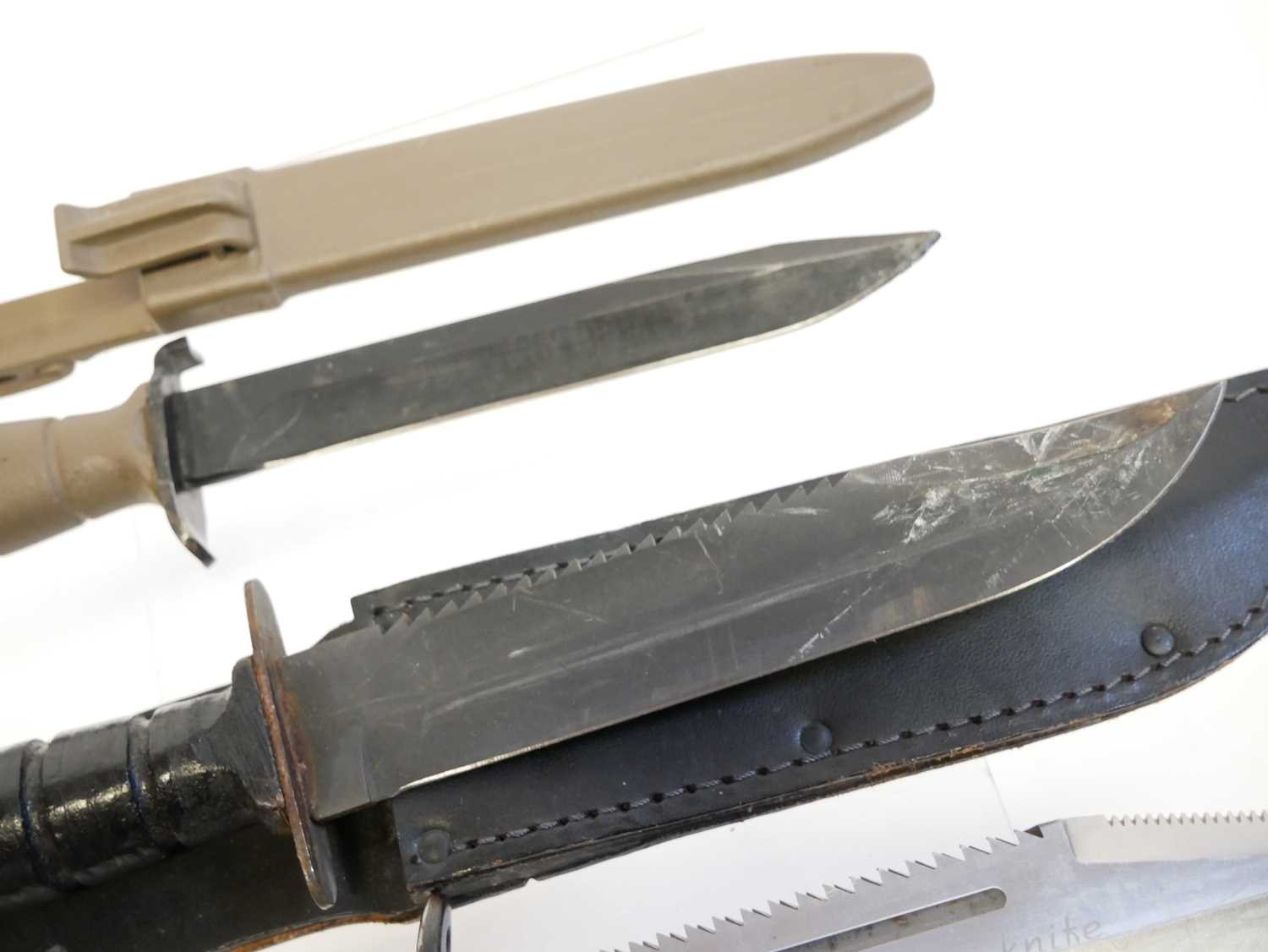 Glock Austrian army knife, also a Fox Zambler knife, and one other stamped US Ontario. Buyer must be - Image 4 of 7