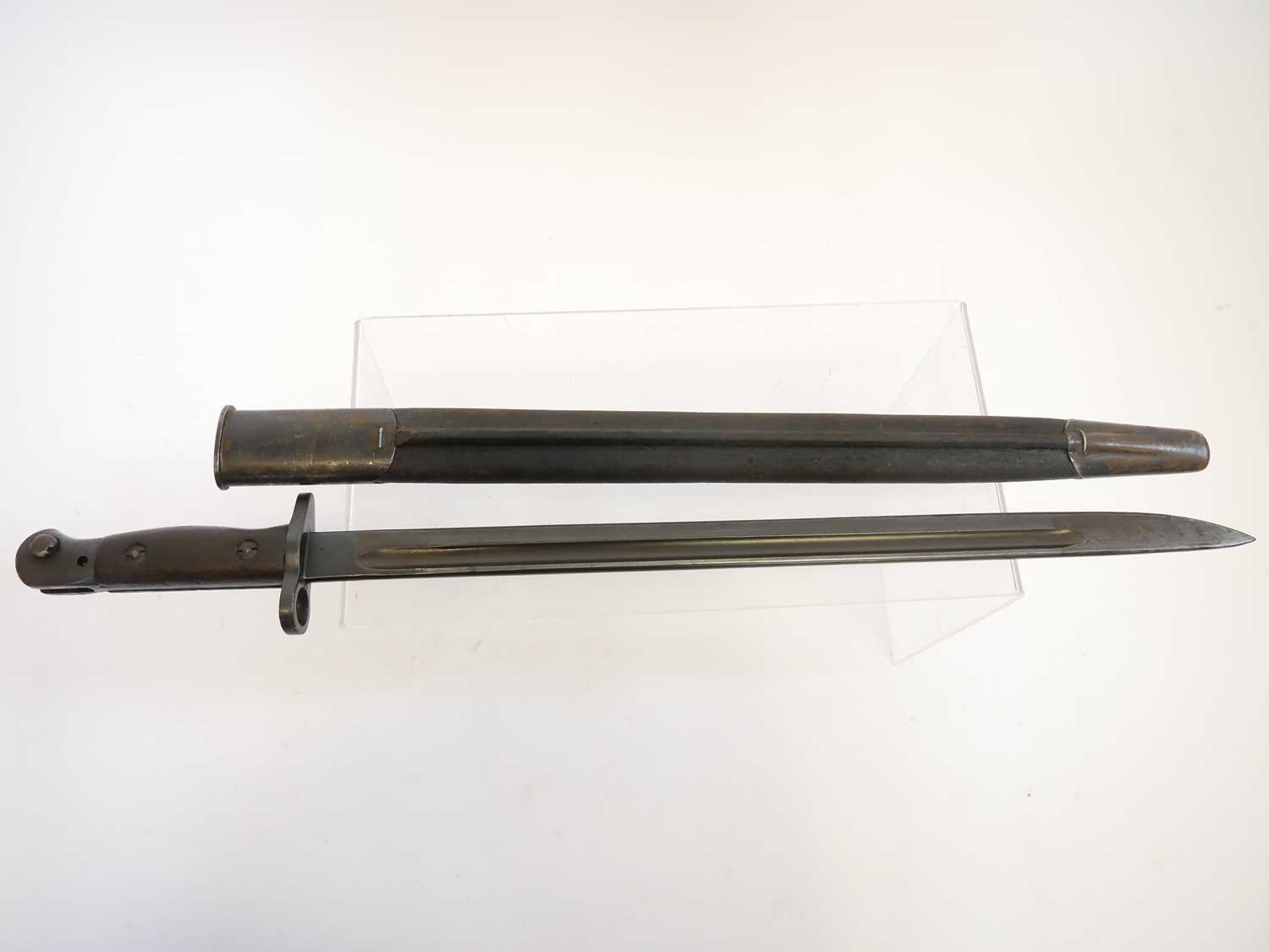 Lee Enfield SMLE 1907 pattern sword bayonet and scabbard, by Chapman, the ricasso stamped with 2' 17 - Image 6 of 9