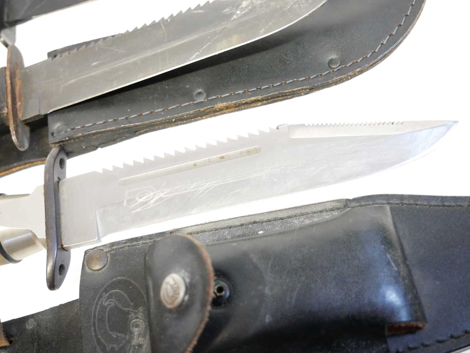 Glock Austrian army knife, also a Fox Zambler knife, and one other stamped US Ontario. Buyer must be - Image 3 of 7