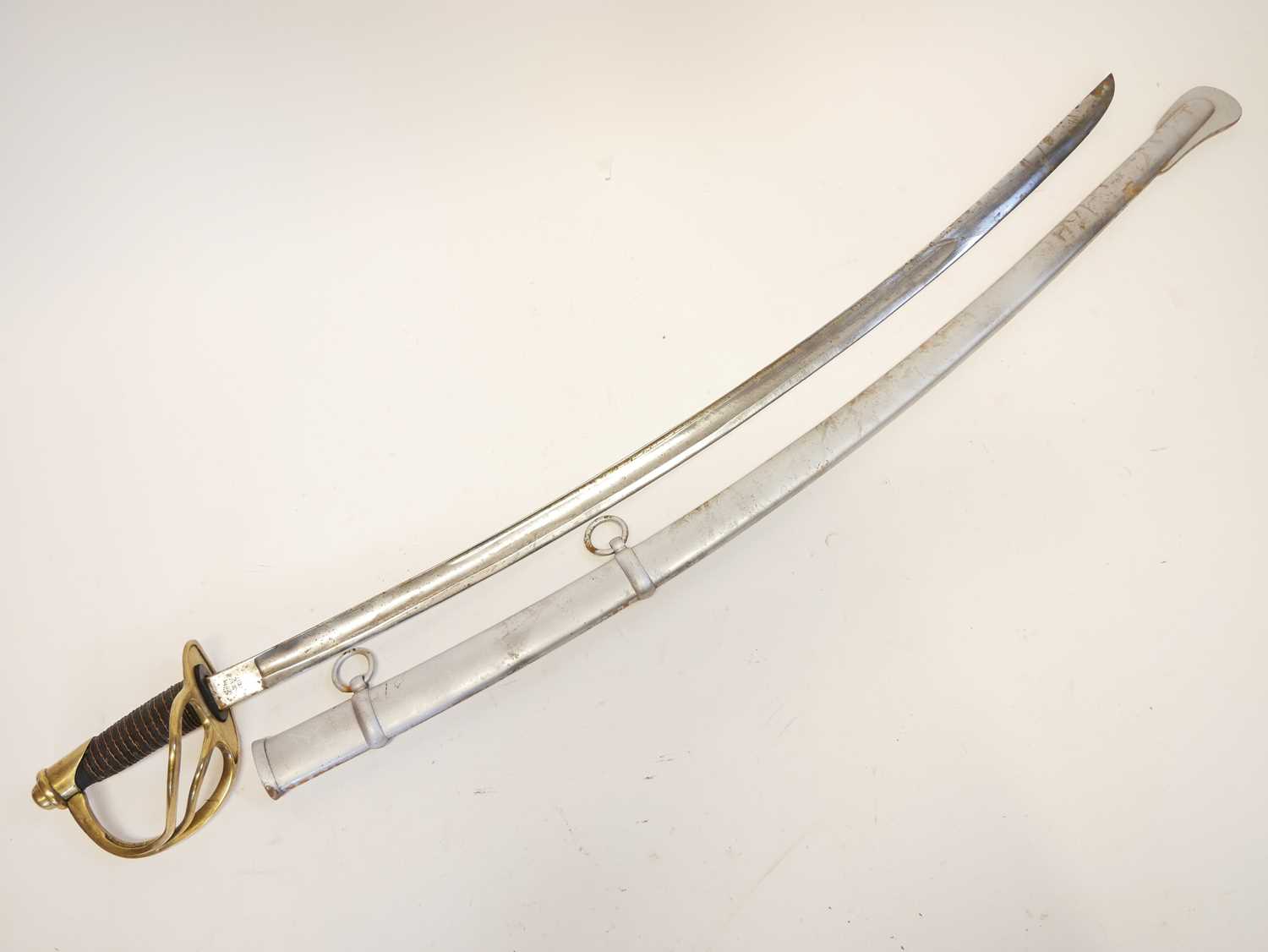 Reproduction US wrist breaker cavalry sabre and scabbard, curved fullered blade with brass guard and - Image 2 of 11