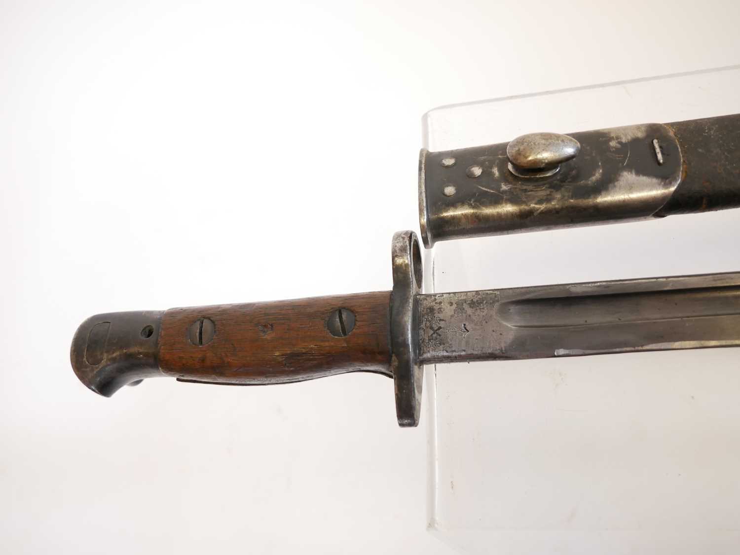 Lee Enfield SMLE 1907 pattern sword bayonet and scabbard, by Sanderson, the ricasso stamped with - Image 3 of 10