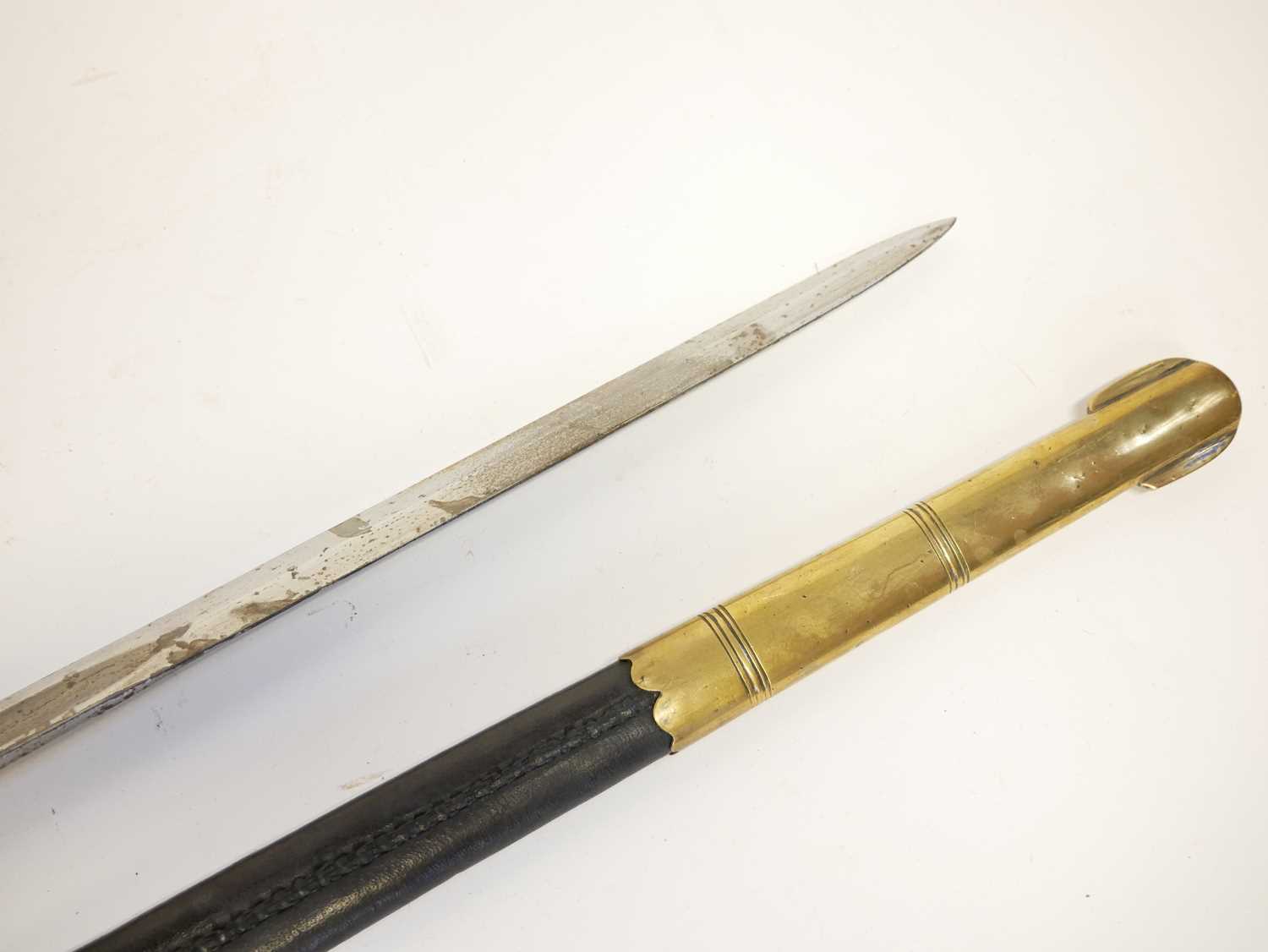 Reproduction of a British Officer’s 5 Ball Spadroon sword, 32 inch fullered blade, brass guard - Image 10 of 10