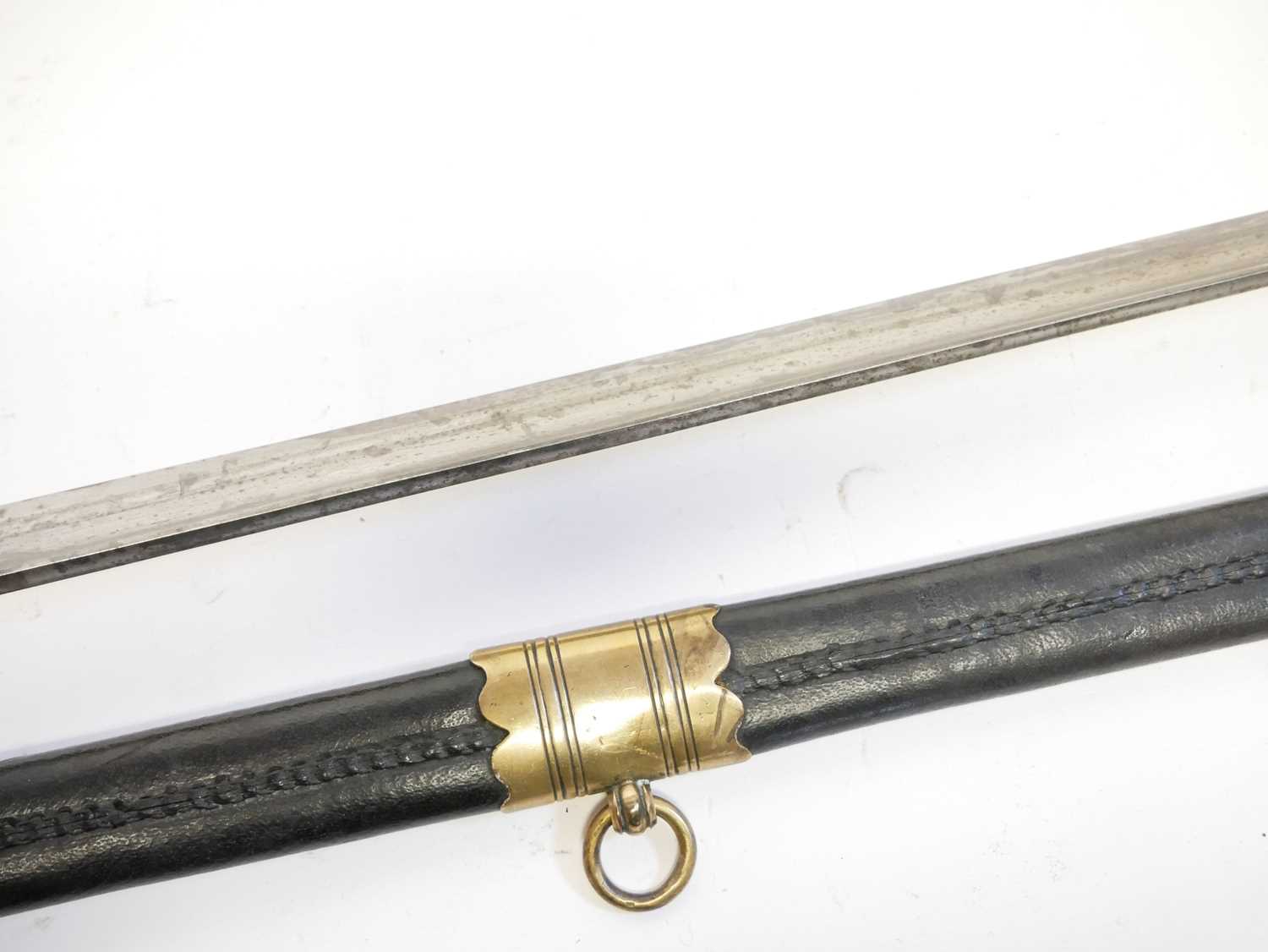 Reproduction of a British Officer’s 5 Ball Spadroon sword, 32 inch fullered blade, brass guard - Image 9 of 10