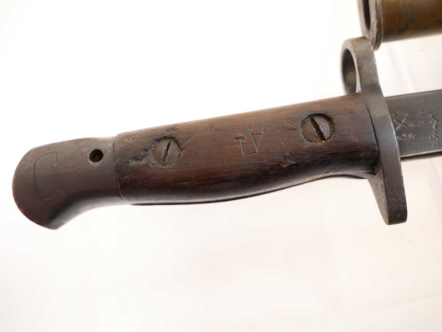 Lee Enfield SMLE 1907 pattern sword bayonet and scabbard, by Chapman, the ricasso stamped with 2' 17 - Image 3 of 9