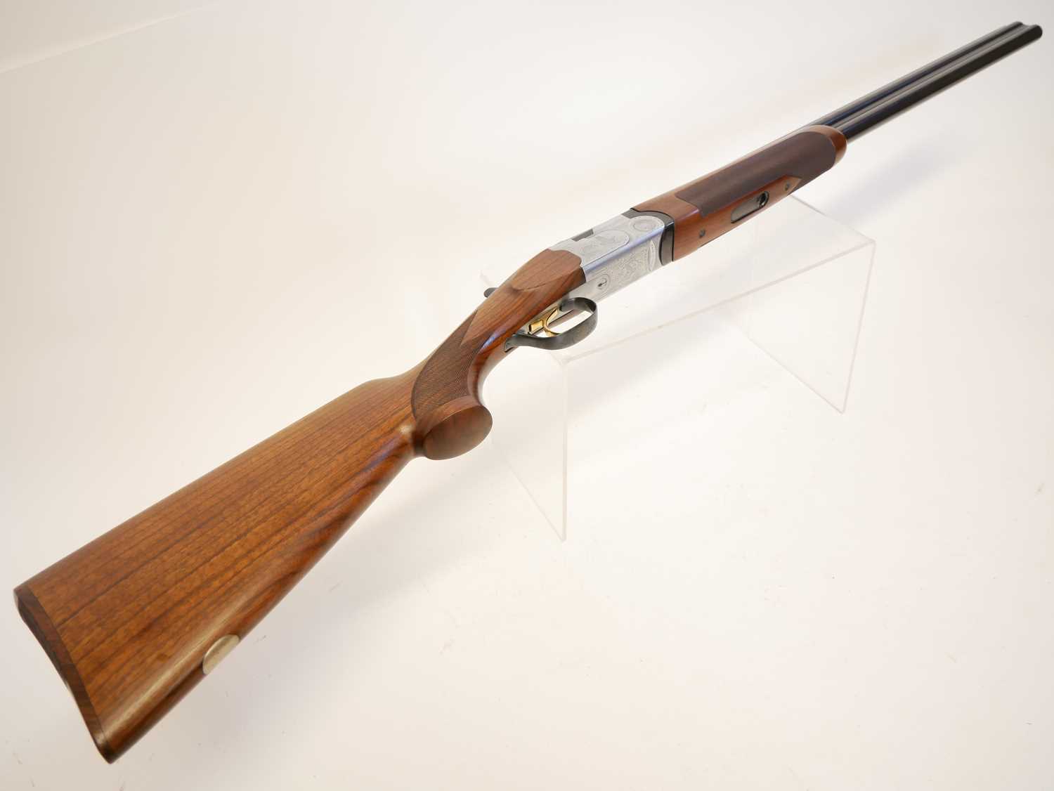 Beretta S687 12 bore over and under shotgun, serial number E82646B, 28inch barrels with three - Image 8 of 15