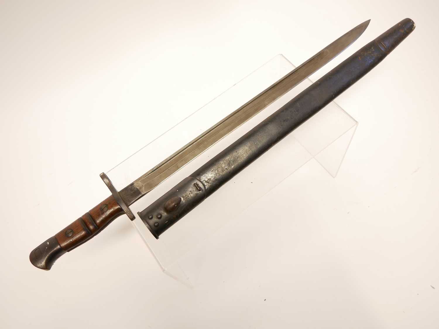 P14 Remington bayonet and scabbard, the ricasso with makers mark, 1913 and 2,16 date. Buyer must - Image 2 of 7