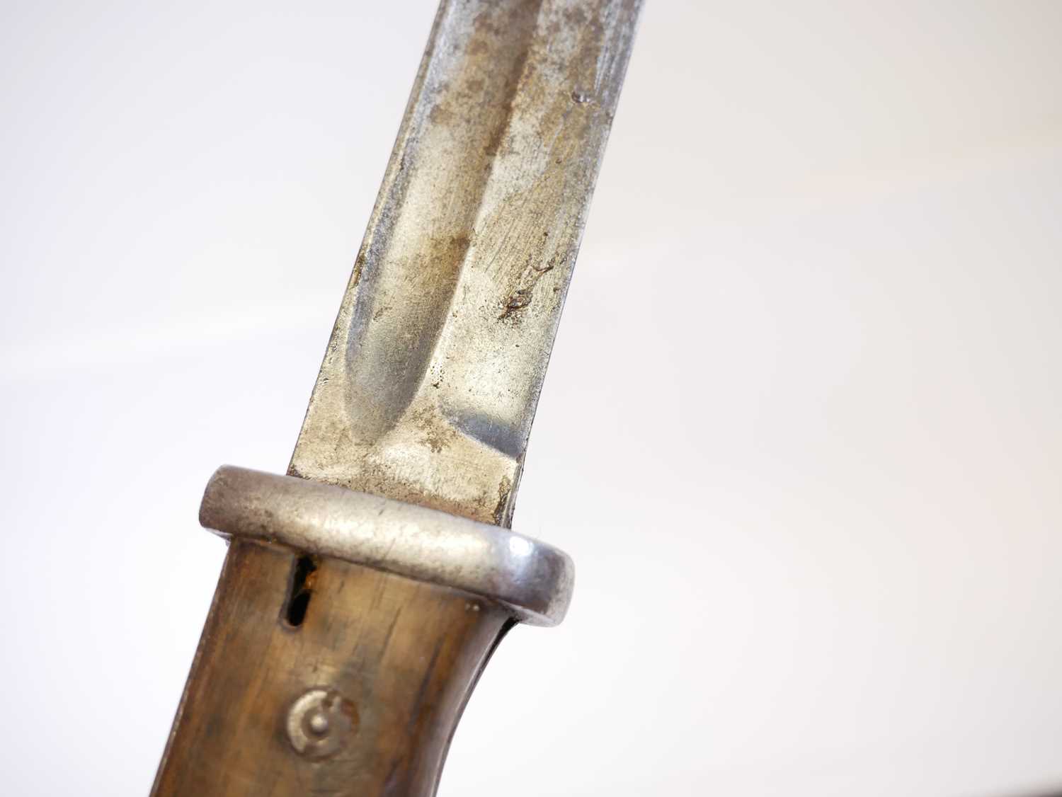 German Mauser K98 S.84/98 WWII bayonet with scabbard, serial numbers E1024, with Waffenamt stampings - Image 6 of 10