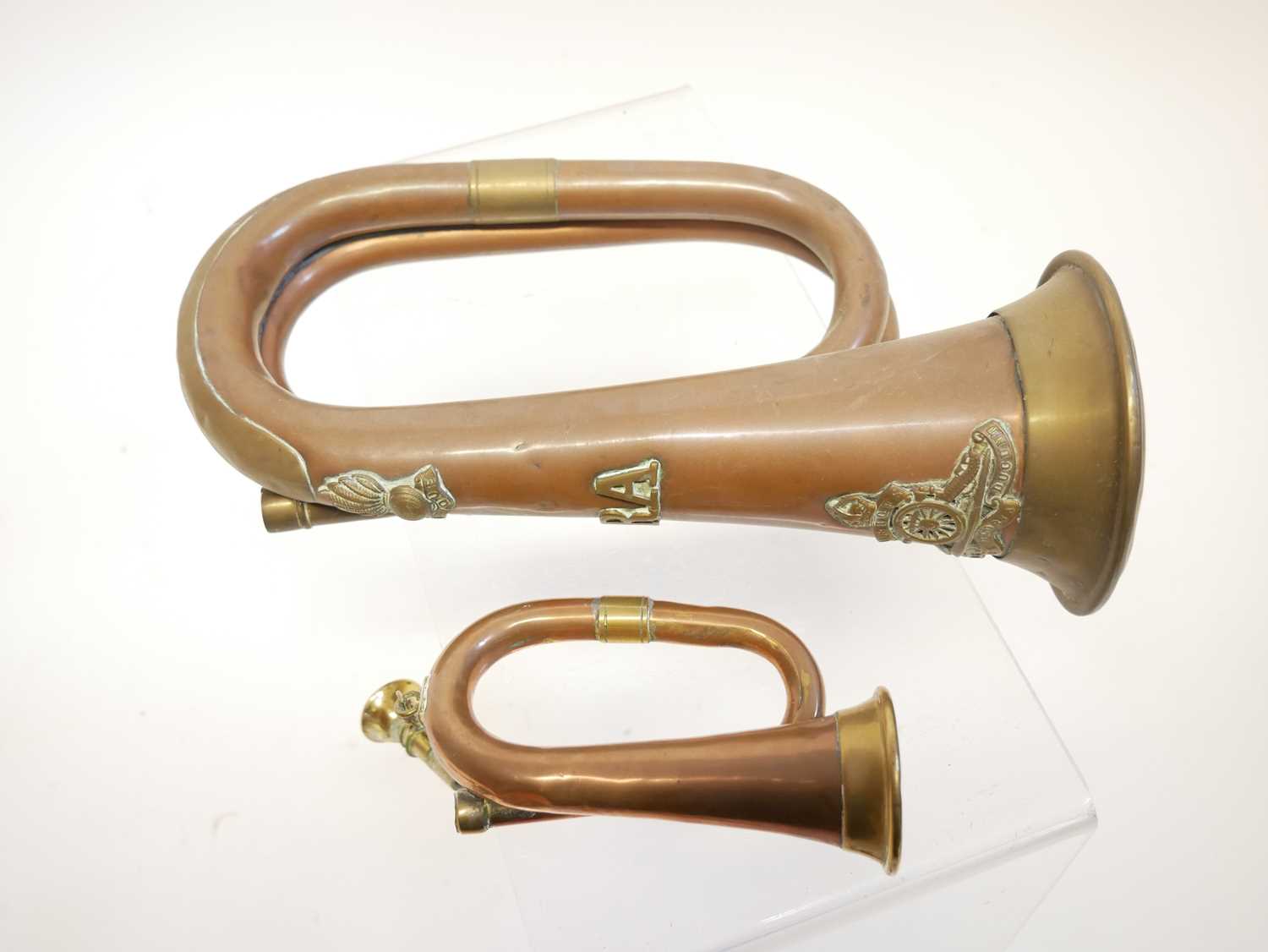 Collection of items, to include a Royal Artillery bugle, one other miniature bugle, a powder - Image 11 of 11