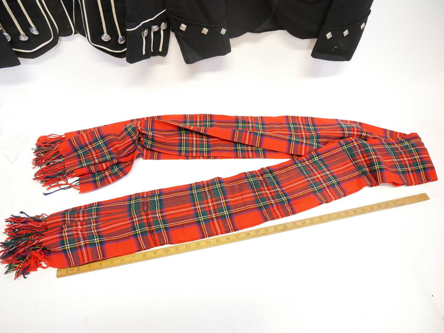 Scottish Highland costume, to include Sgian and Dubh, a Dirk with plated mounts, cased set of - Bild 26 aus 53