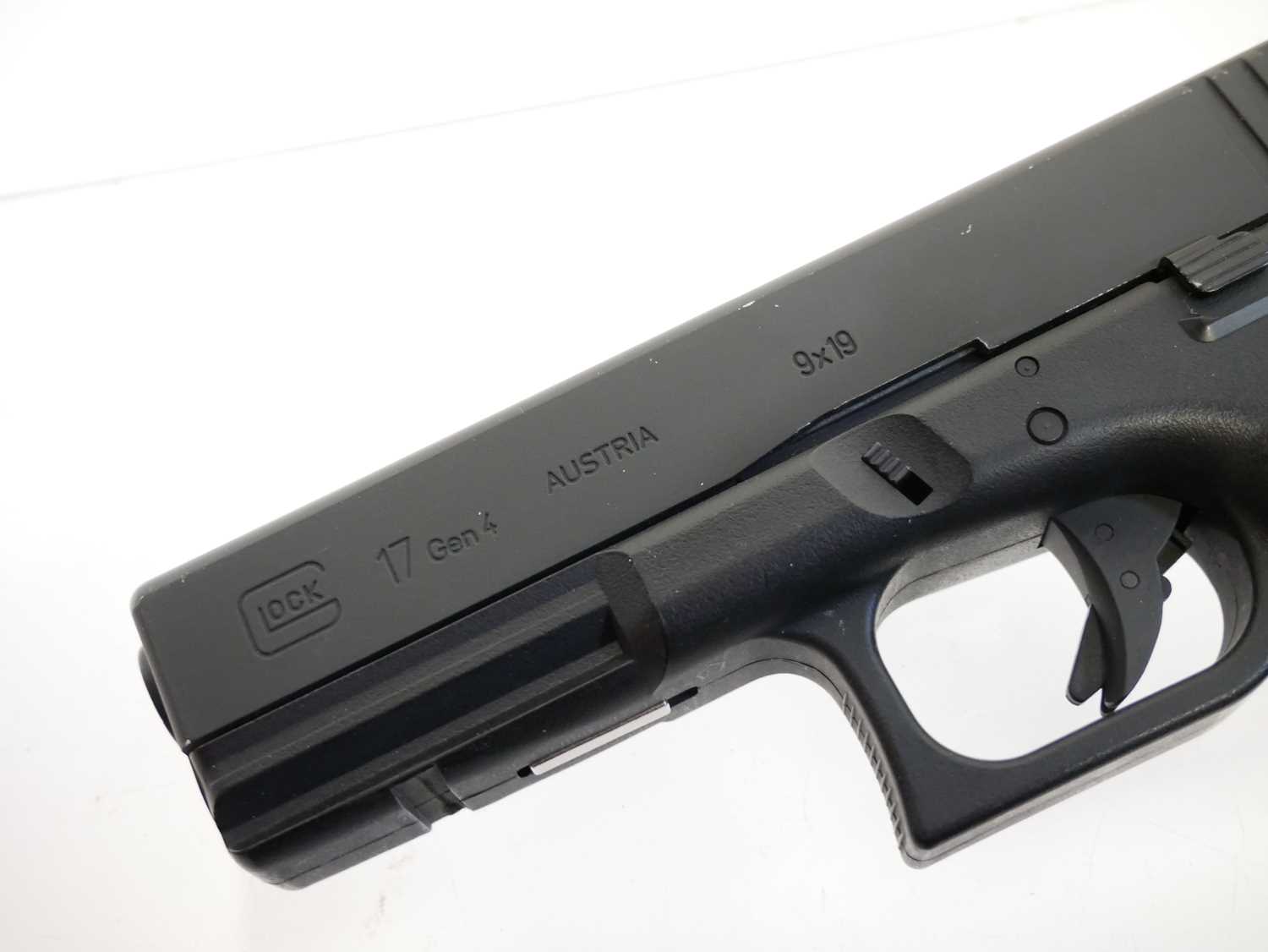 Umarex Glock 17 generation 4 .177 BB CO2 air pistol, serial number KGU417, with box and one - Image 6 of 8