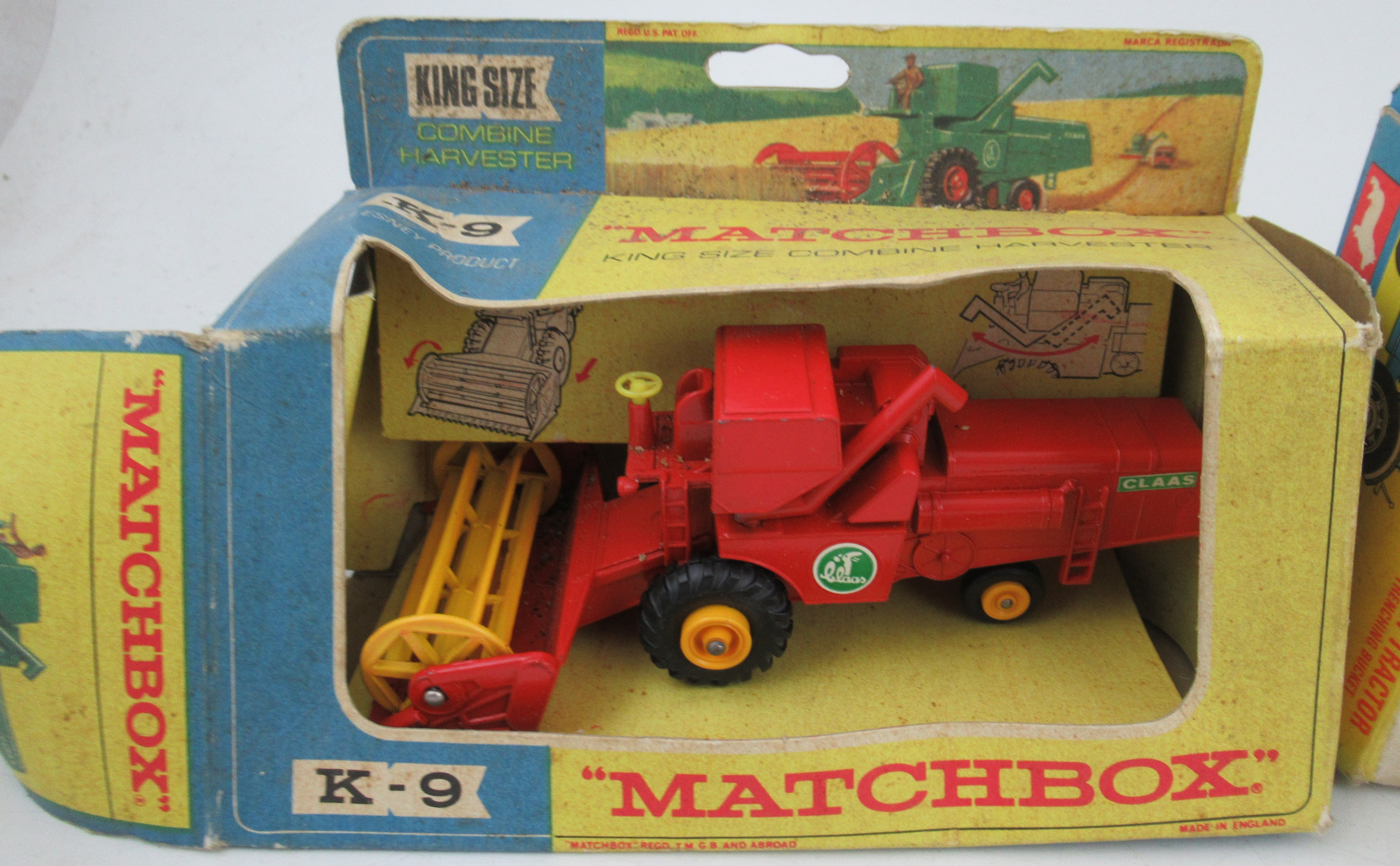 A boxed Dinky Toys Ford D.800 snow plough and tipper truck, number 439, together with other - Bild 3 aus 6