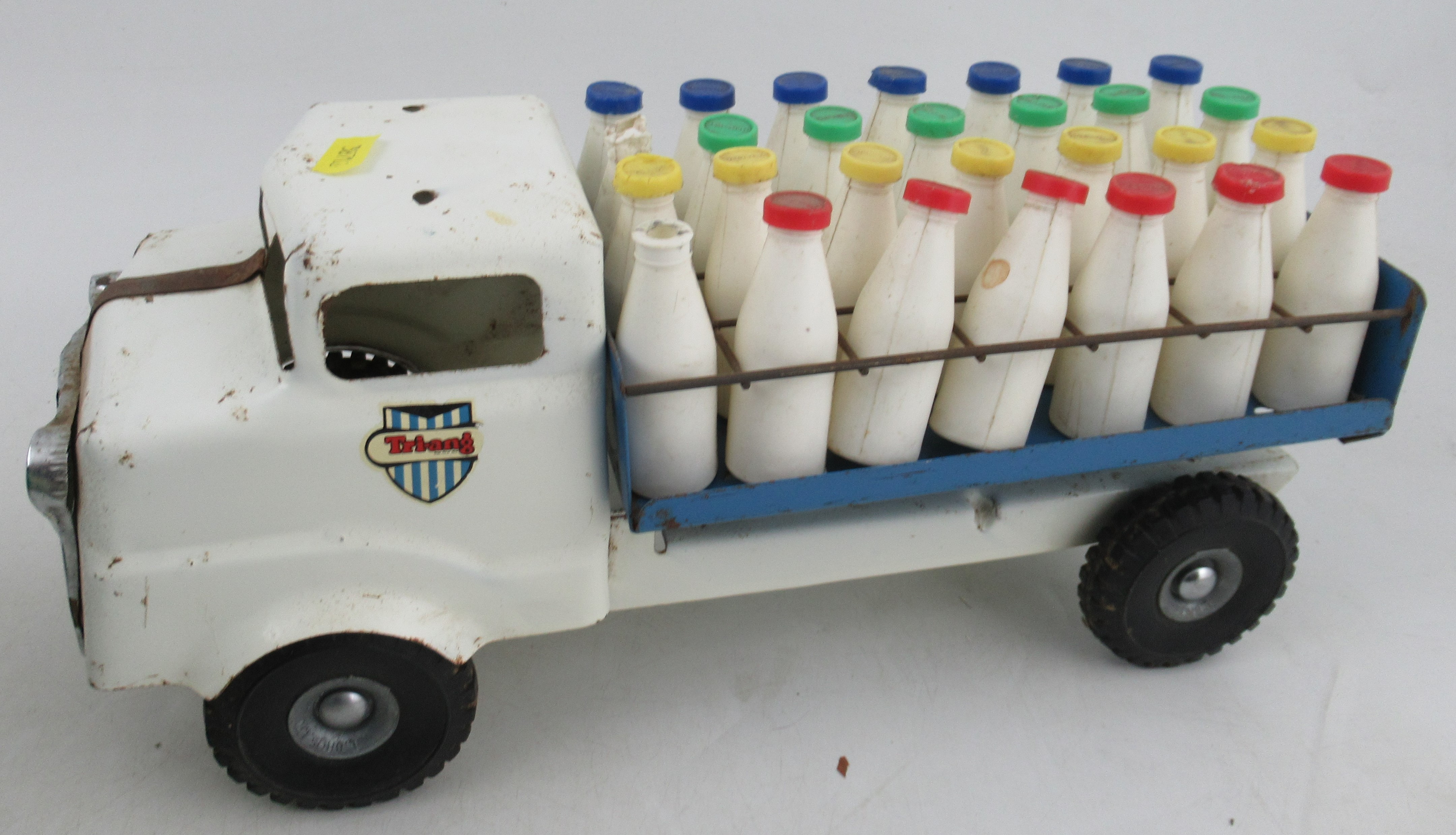 A Tri-ang Horse Transporter, together with a Tri-ang milk float with milk bottles - Bild 6 aus 9