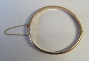 A 9ct gold hinged bangle, weight 6.4g