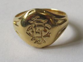 An 18ct gold signet ring, engraved with initials, weight 4.3g