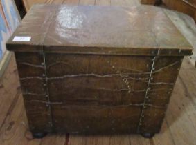 An Arts and Crafts style coal box, width 17ins, height 13ins
