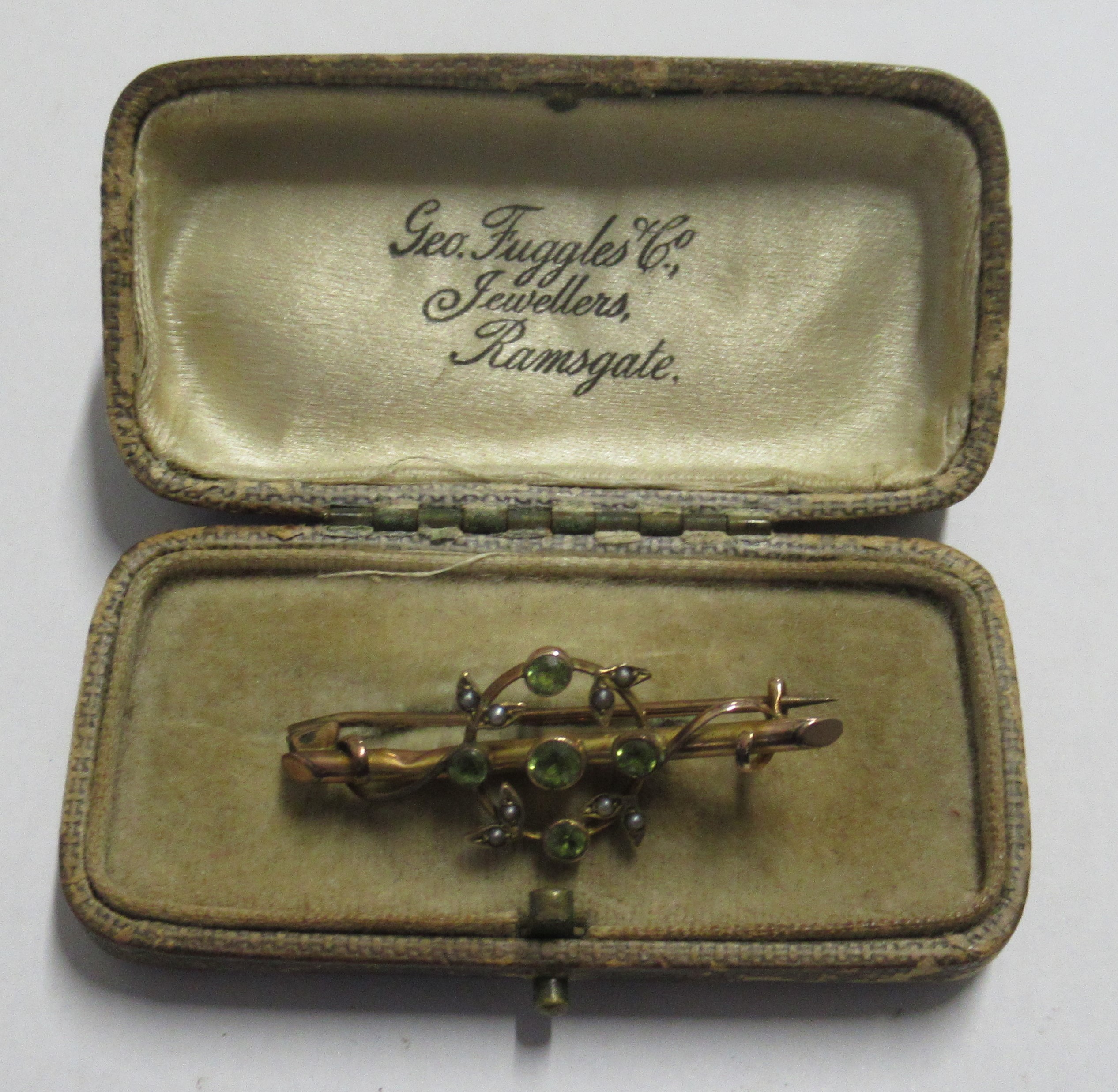 A Victorian 9ct gold bar brooch, set with peridot and seed pearls