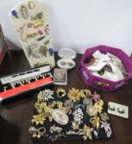 A collection of costume jewellery, to include Pierre Cardin earrings, brooches, pendants and other