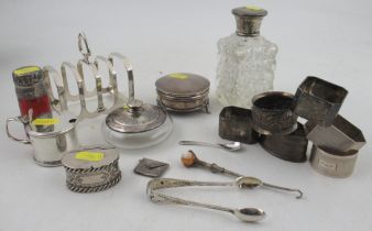 A quantity of small hallmarked silver items, to include a toast rack, 6 serviette rings, a