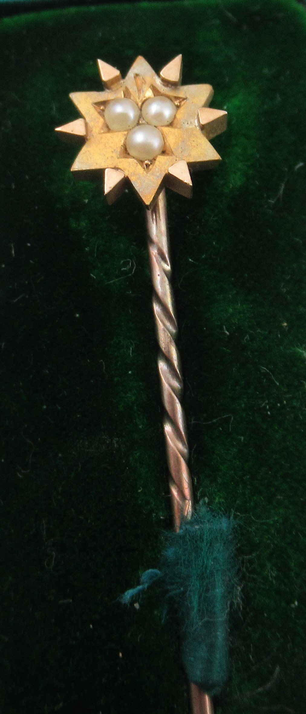 A 15ct gold hunting crop stock pin, together with two brooches and three Victorian stick pins - Image 3 of 5