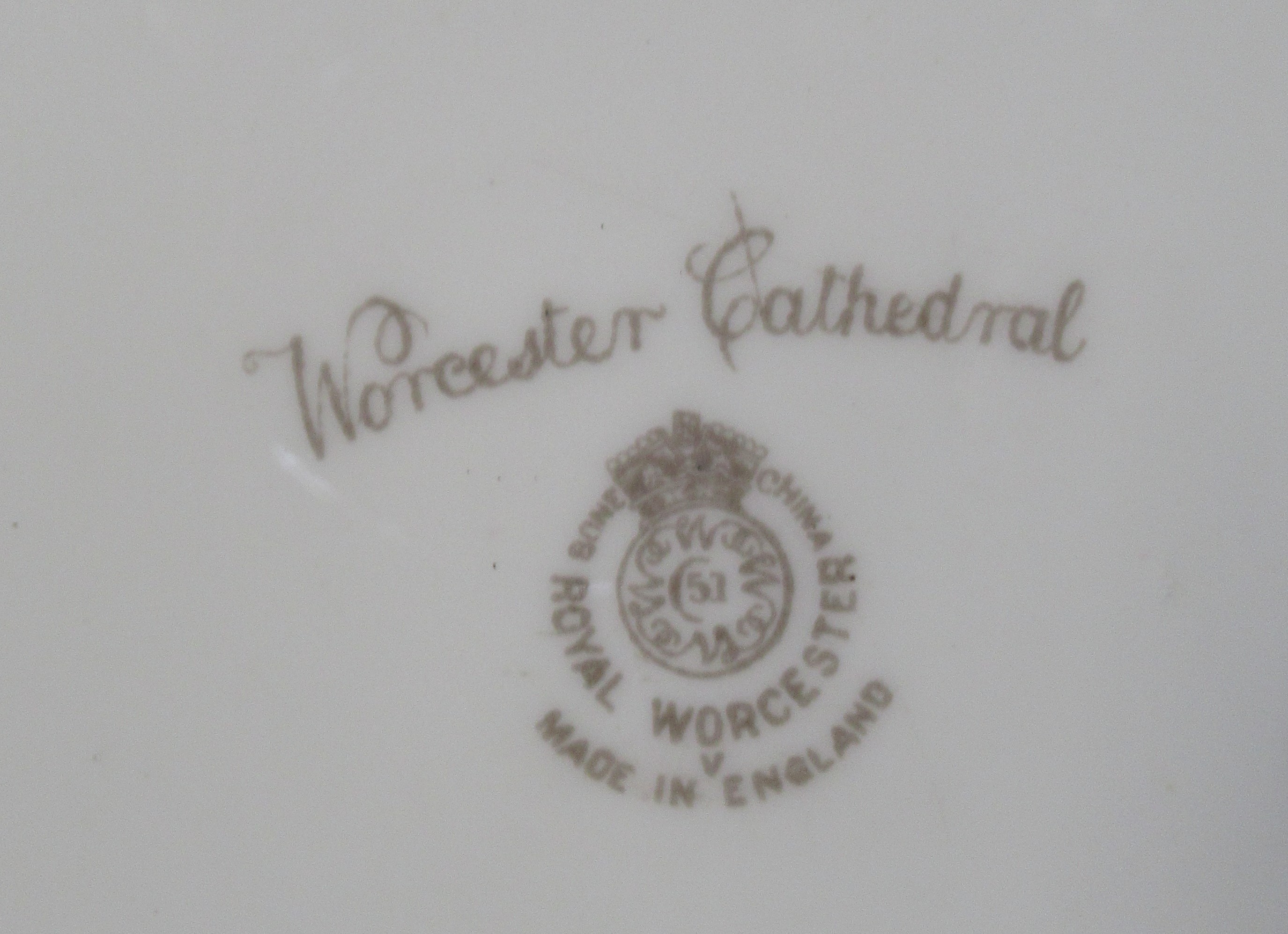 Two Royal Worcester cathedral cabinet plates, decorated with Worcester and Durham cathedral - Image 4 of 4