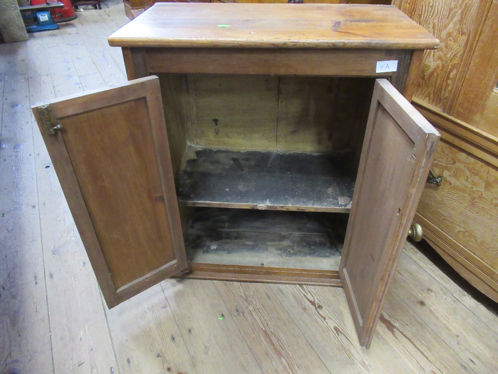 A pine cabinet, width 24ins, height 27ins, depth 14ins - Image 3 of 3
