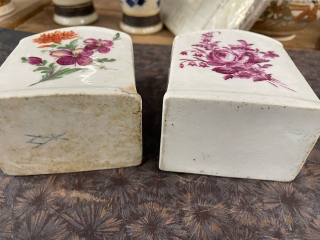 Two Antique porcelain tea cannisters - Image 3 of 6