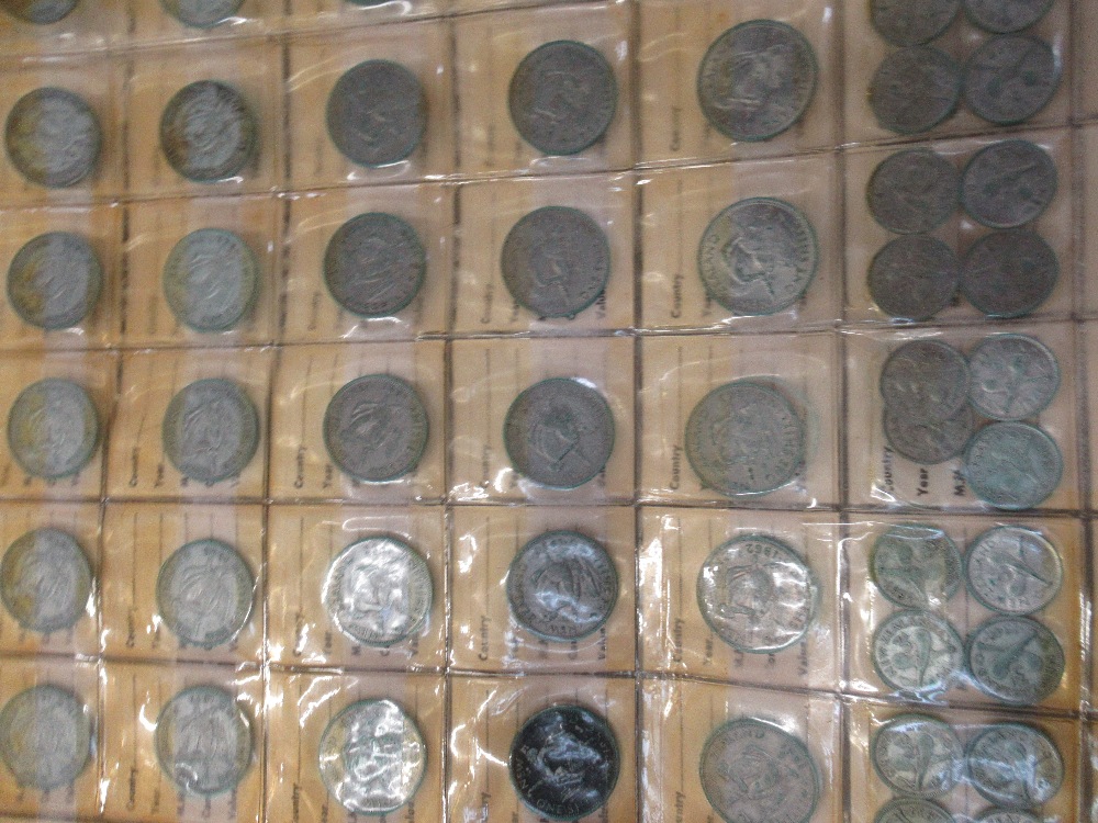 A collection of coinage including pennies and coins - Image 7 of 10