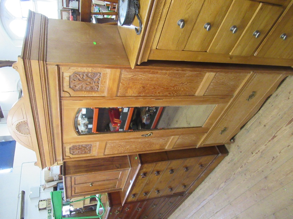 An Edwardian mirror door wardrobe, width 42in, height 80ins