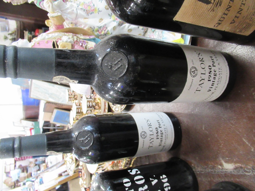 A collection of 5 bottles of Vintage Port, including  Taylor's 1980 vintage port x 2, Porto Barros - Image 4 of 4