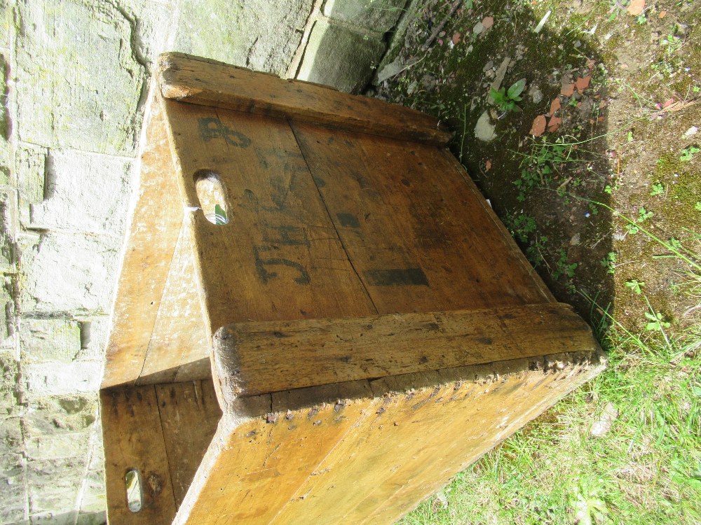 A pine open box, with handles, width 33ins - Bild 3 aus 3