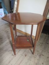 An Edwardian mahogany occasional table, width 24ins