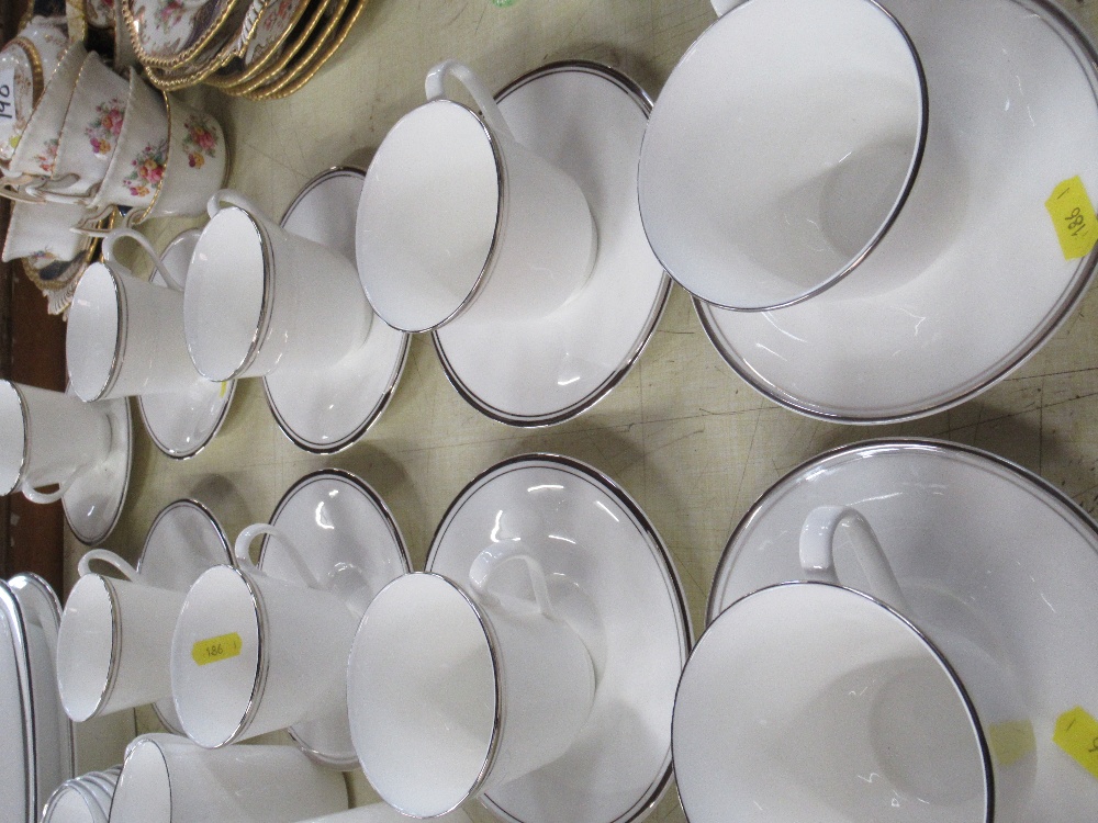 A collection of Royal Doulton Platinum Concorde pattern dinner and tea ware - Image 4 of 5