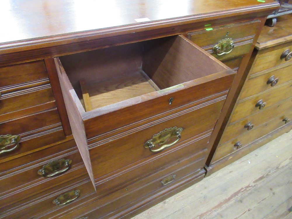 An Edwardian mahogany chest of drawers having central drawer flanked by two smaller drawers over - Image 2 of 4