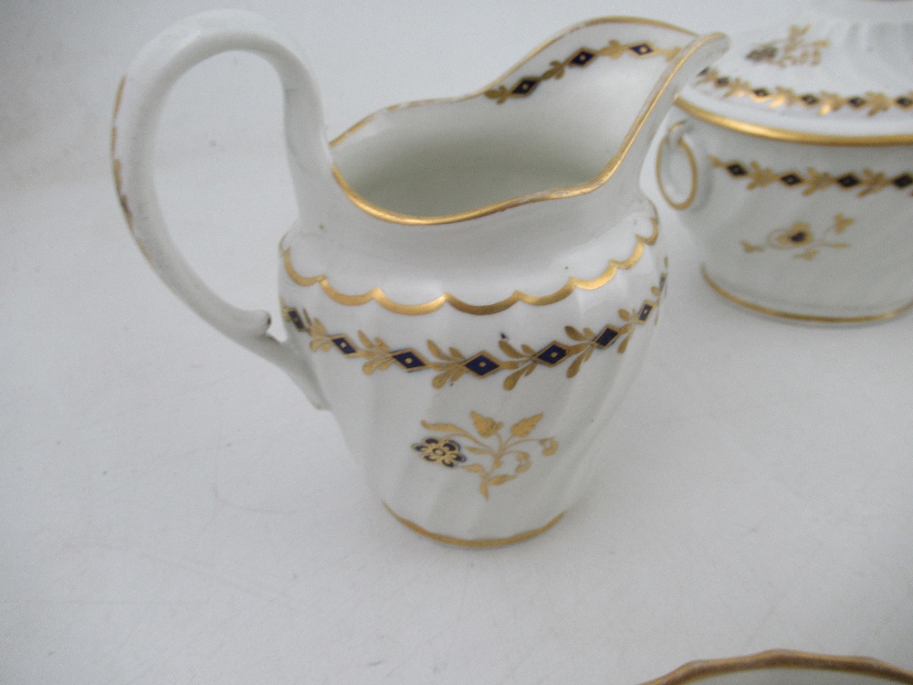A collection of 18th century Worcester tea ware, bearing the crescent mark , including ten cups - Image 4 of 12