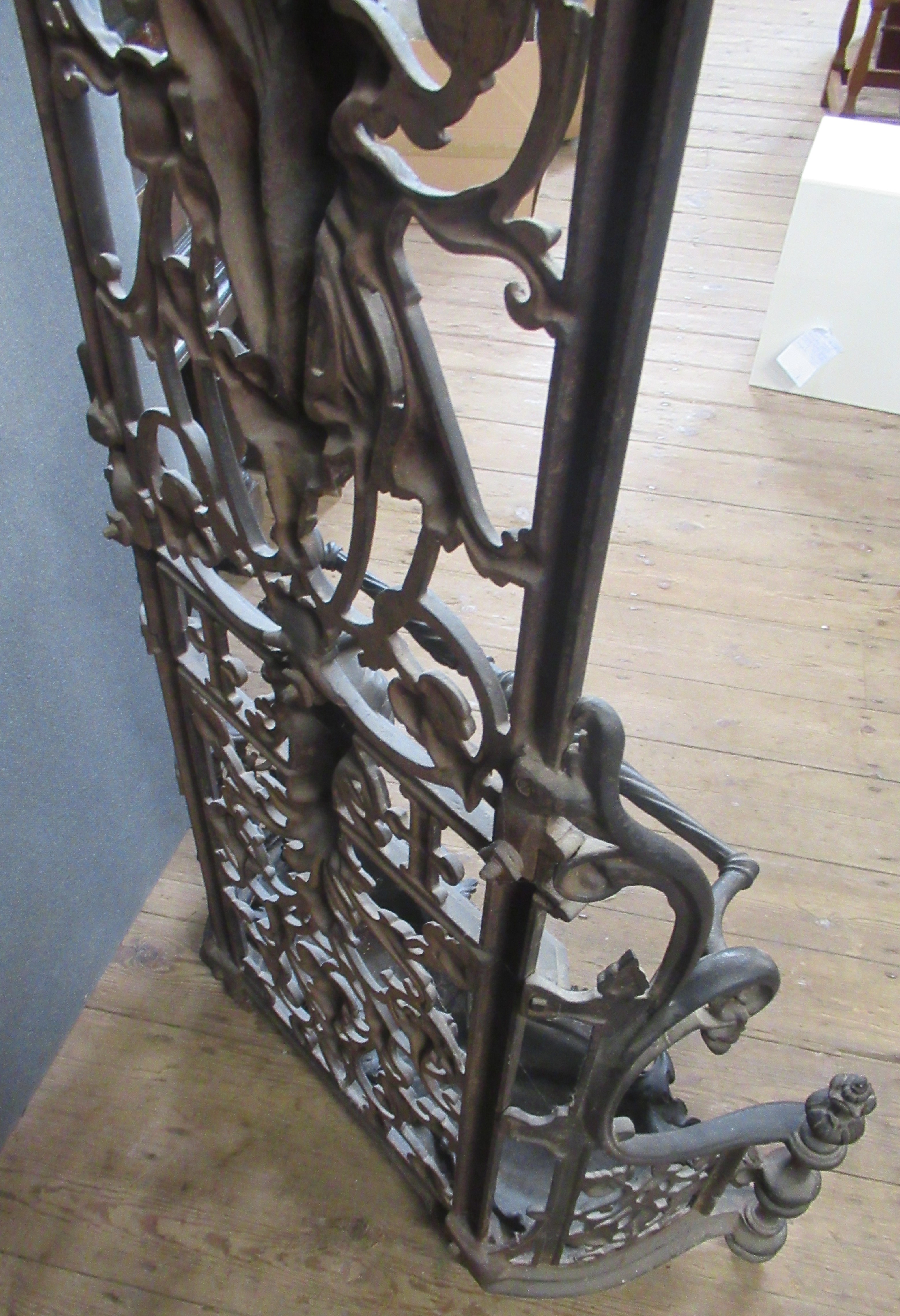 A Coalbrookdale hall stand with figures, trailing vine and marks with rope twist guard and scallop - Image 8 of 9