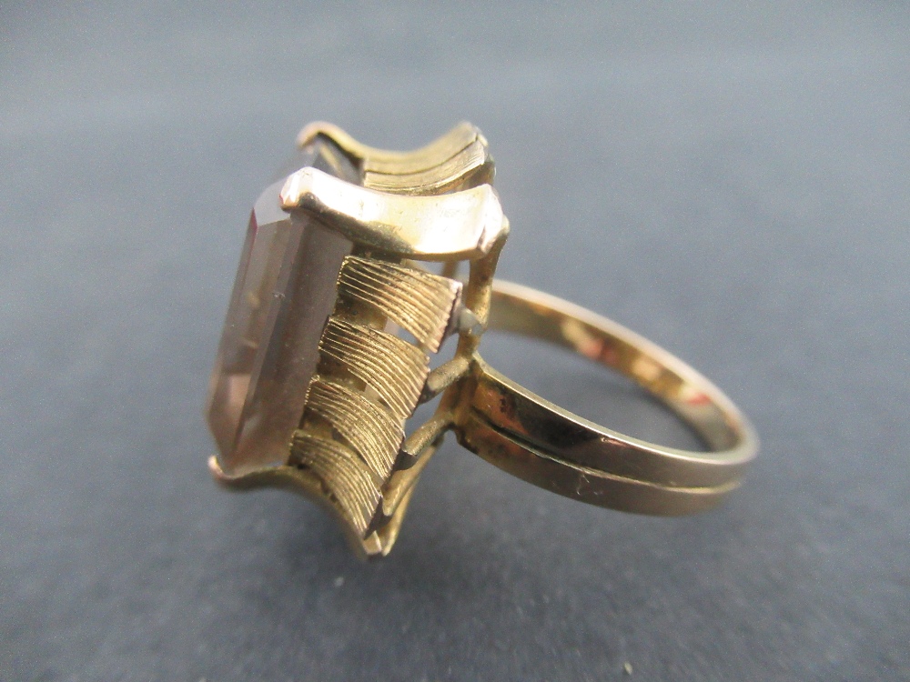 A gold ring set with a rectangular cut smokey quartz, stamped 14k and a 14k ring set with garnet - Image 2 of 5