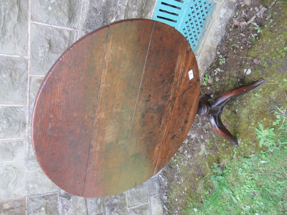 A 19th century oak tilt top tripod table, diameter 27ins - Image 4 of 5