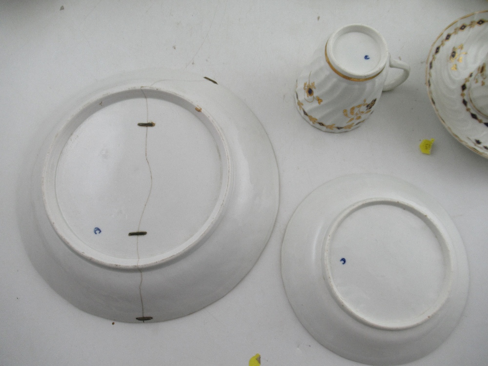 A collection of 18th century Worcester tea ware, bearing the crescent mark , including ten cups - Image 8 of 12