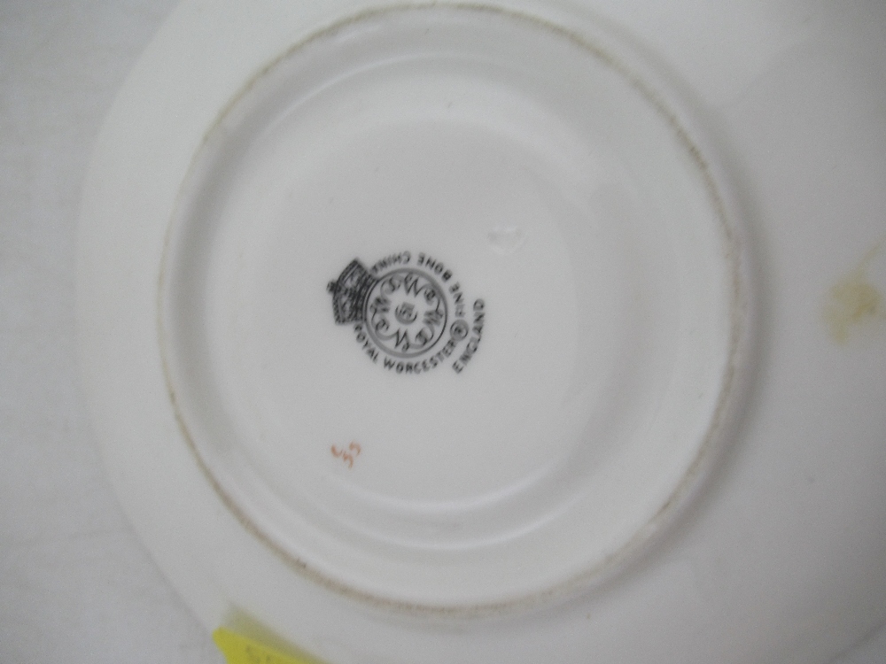 A Royal Worcester coffee cup and saucer decorated with fruit by Freeman  Condition Report: Good - Bild 6 aus 6