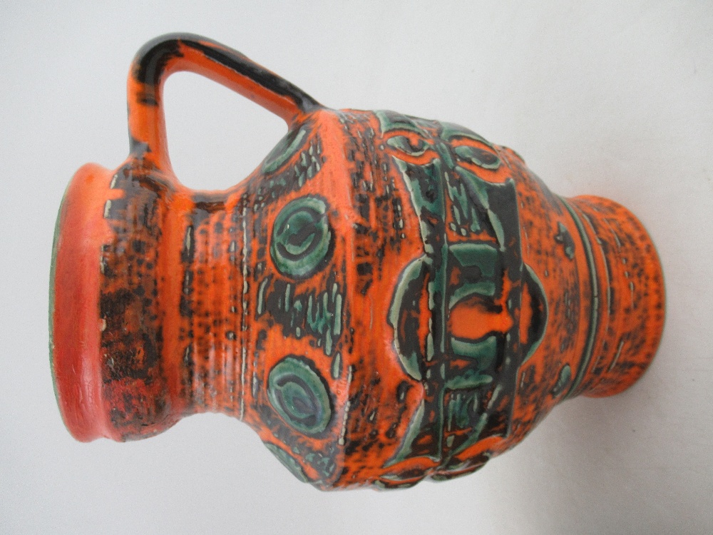 A Spara pottery jug, height 11.5ins, together with a plant pot - Bild 2 aus 6