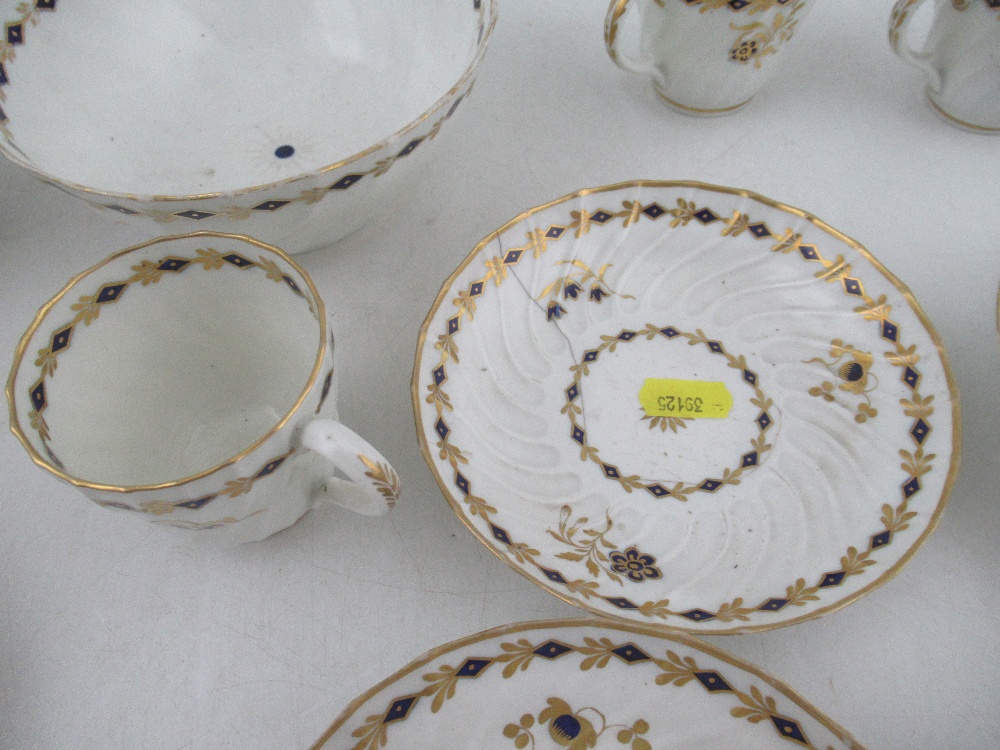 A collection of 18th century Worcester tea ware, bearing the crescent mark , including ten cups - Image 7 of 12