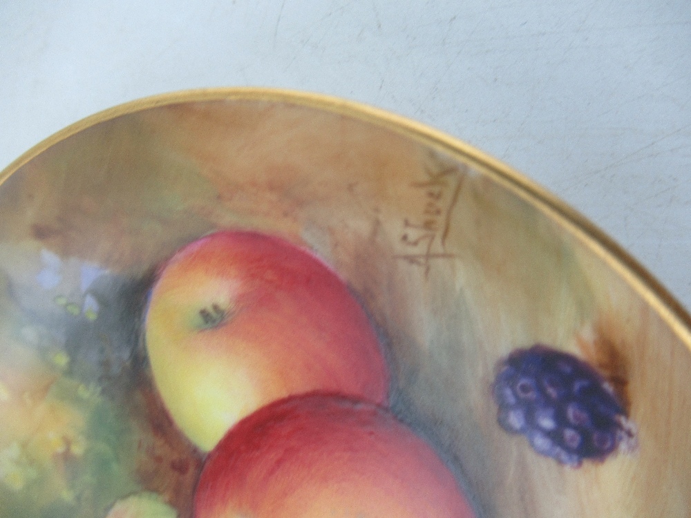 A Royal Worcester pin dish decorated with fruit by Shuck diameter 3.5ins  Condition Report: Good - Image 2 of 3