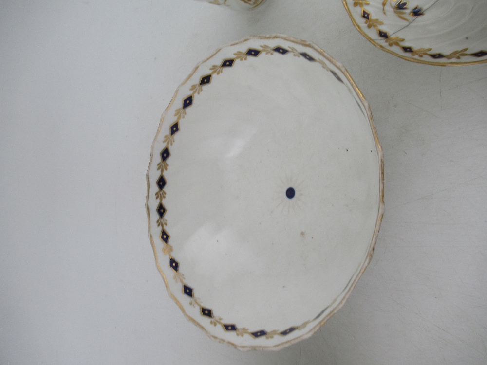 A collection of 18th century Worcester tea ware, bearing the crescent mark , including ten cups - Image 6 of 12