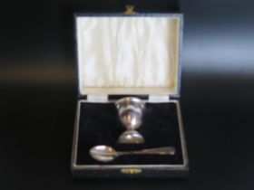 An Elizabeth II silver egg cup and spoon, maker Lanson Ltd, Birmingham, 1960/61, of traditional